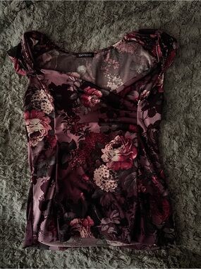 Vintage TATTOO V-Neck Top Berry color Floral